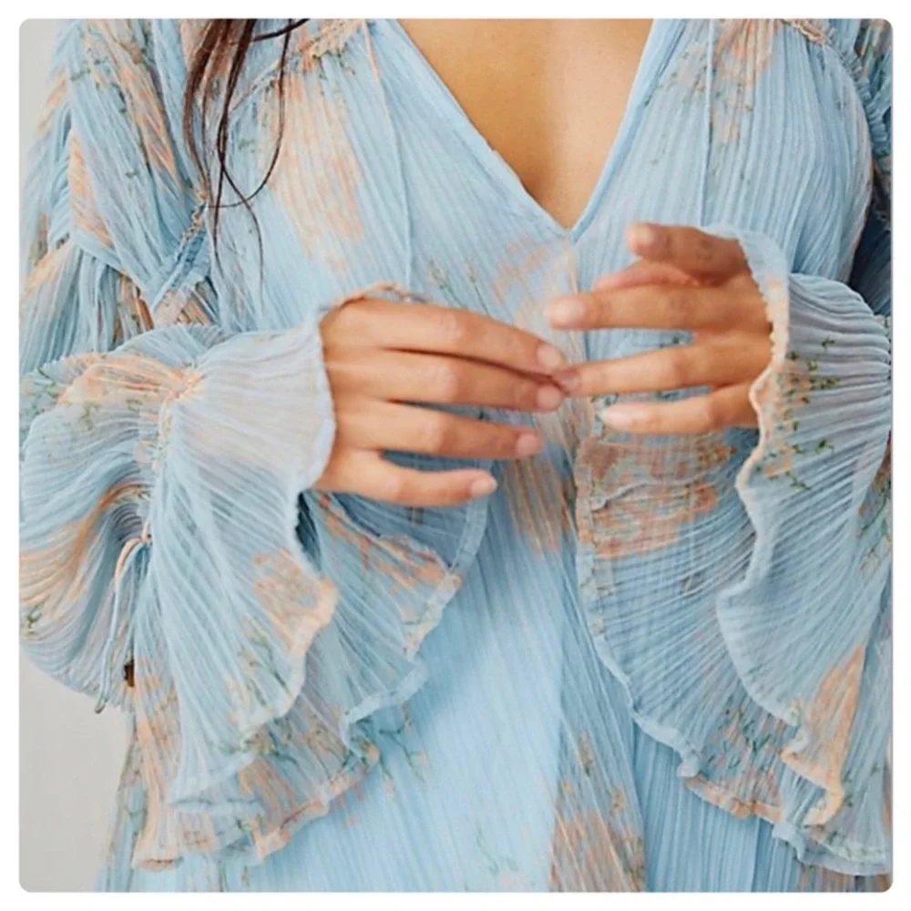 NEW FREE PEOPLE Blue Floral Tie Neck Bell Sleeve Tunic Blouse Oversized X-Small - Picture 2 of 5